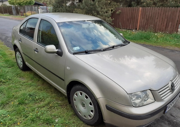 Volkswagen Bora cena 8000 przebieg: 244000, rok produkcji 2004 z Garwolin małe 56